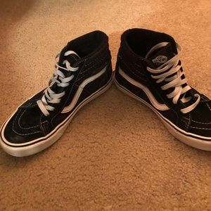 Black high top ultracush vans. 6.5